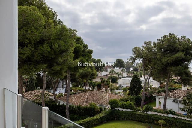 3 bedroom Penthouse for sale in Los Monteros, Marbella with pool - € 800,000 (Ref: 9518195)