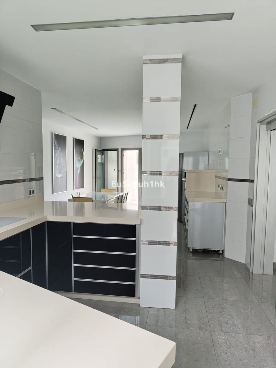 5 makuuhuone Huvila myytävänä paikassa Benalmadena mukana uima-altaan - 1 100 000 € (Ref: 9518196)