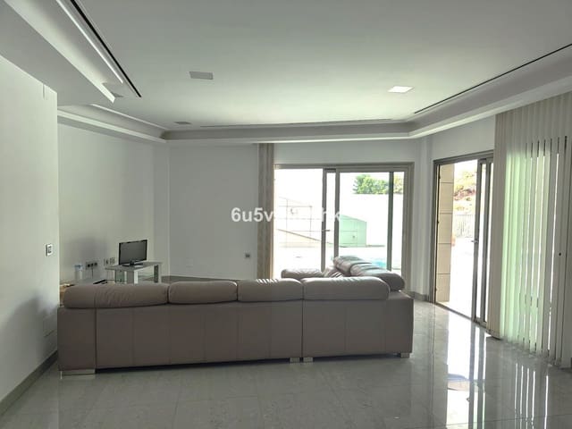 5 makuuhuone Huvila myytävänä paikassa Solymar, Benalmádena mukana uima-altaan - 1 100 000 € (Ref: 9518196)