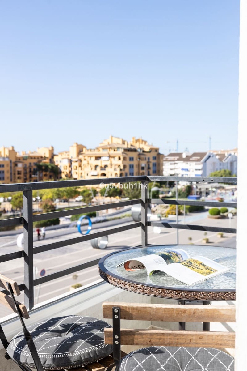 3 bedroom Apartment for sale in San Pedro de Alcantara - € 360,000 (Ref: 9518201)