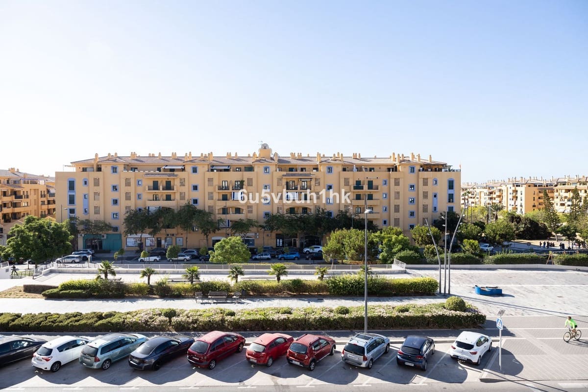 3 bedroom Apartment for sale in San Pedro de Alcantara - € 360,000 (Ref: 9518201)