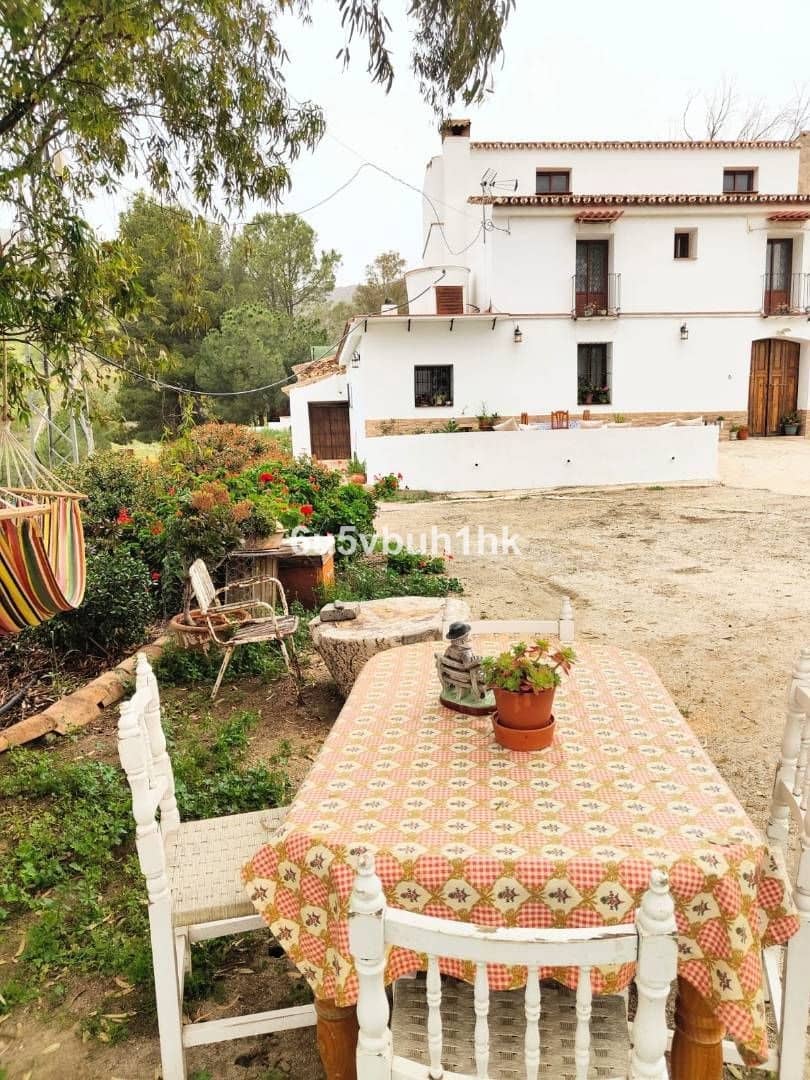 5 bedroom Townhouse for sale in Malaga city - € 3,600,000 (Ref: 9518209)