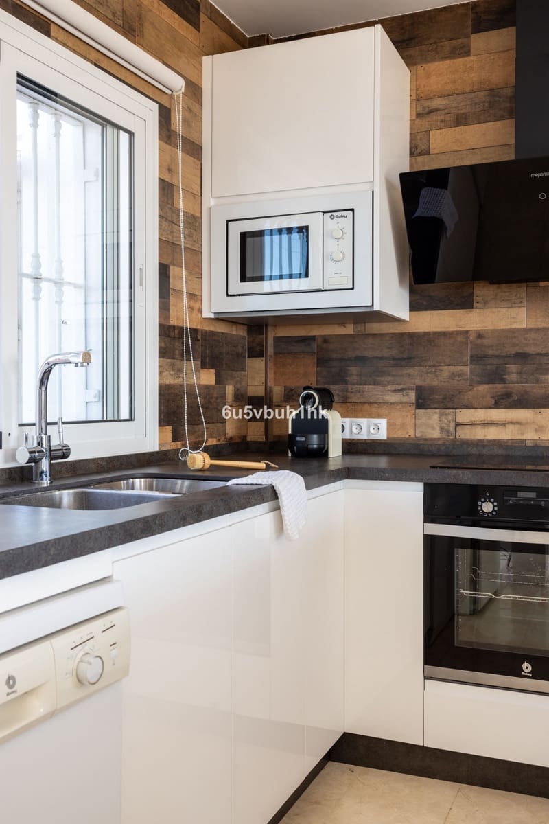 4 makuuhuone Huvila myytävänä paikassa La Capellania mukana uima-altaan - 1 170 000 € (Ref: 9518211)