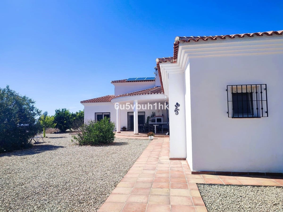 9 slaapkamer Huis te koop in Arenas met zwembad - € 1.450.000 (Ref: 9518213)