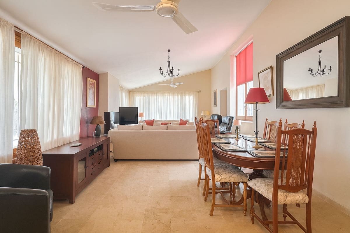 Chalet de 3 habitaciones en Cerro del Aguila en venta con piscina - 720.000 € (Ref: 9518223)