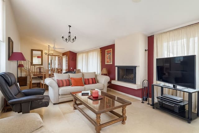 Chalet de 3 habitaciones en Cerro del Aguila, Mijas en venta con piscina - 720.000 € (Ref: 9518223)