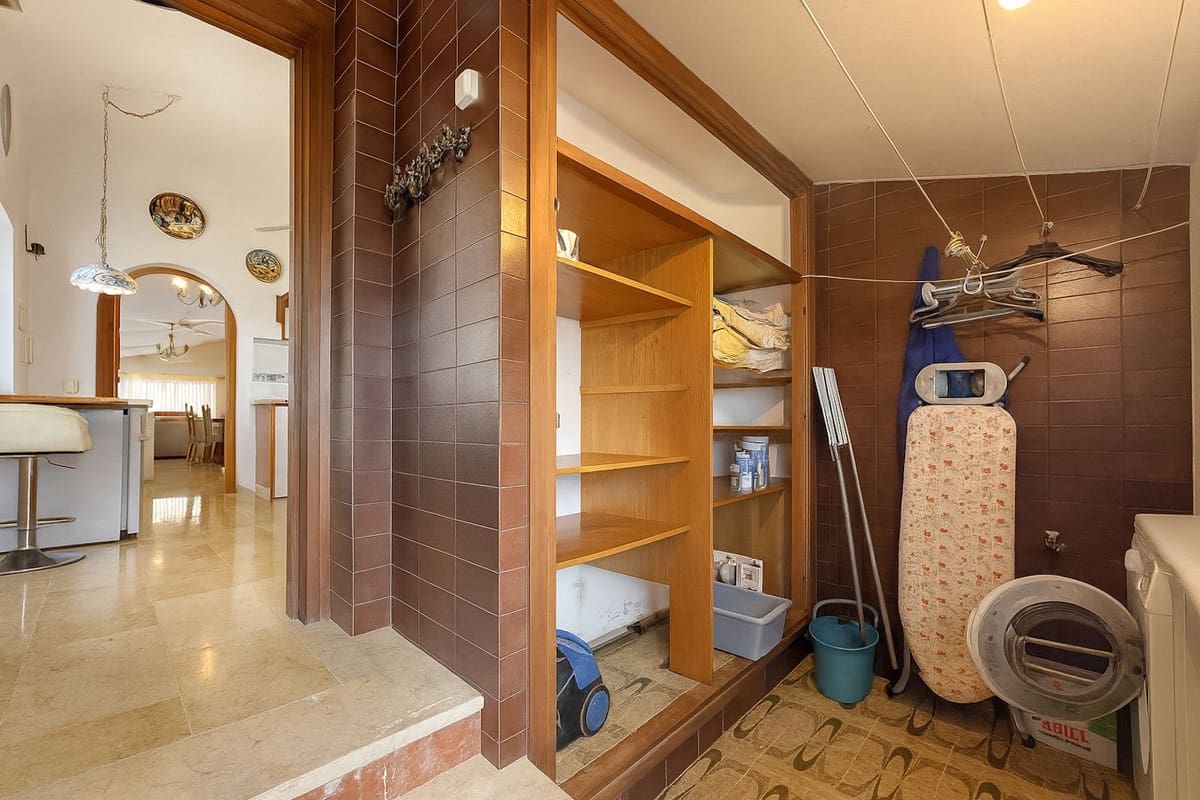 Chalet de 3 habitaciones en Cerro del Aguila en venta con piscina - 720.000 € (Ref: 9518223)