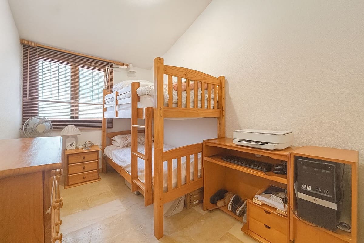 Chalet de 3 habitaciones en Cerro del Aguila en venta con piscina - 720.000 € (Ref: 9518223)