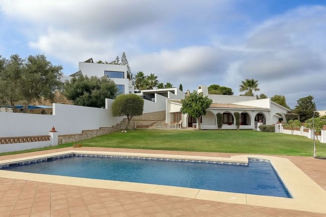Chalet de 3 habitaciones en Cerro del Aguila, Mijas en venta con piscina - 720.000 € (Ref: 9518223)