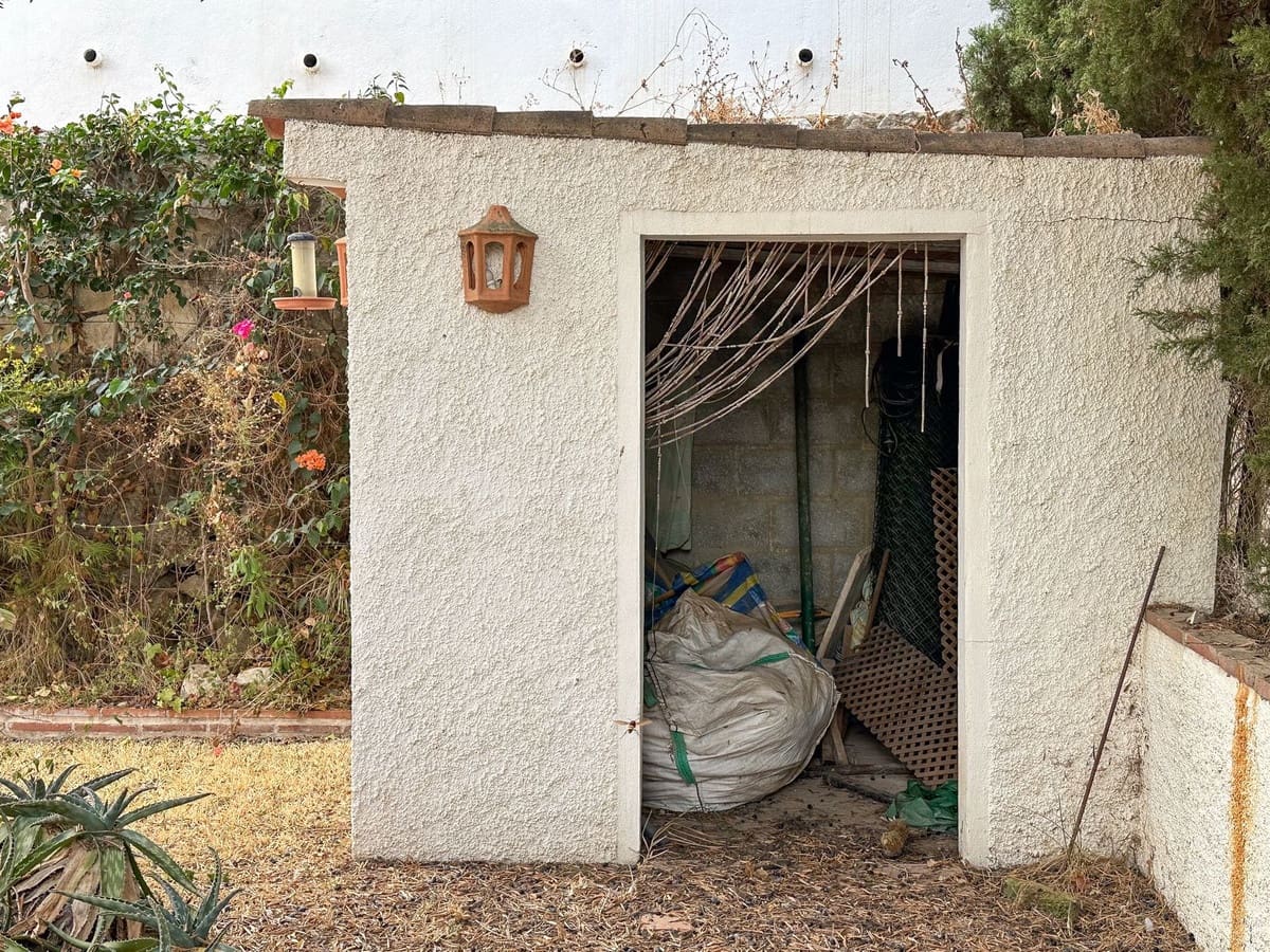 Chalet de 3 habitaciones en Cerro del Aguila en venta con piscina - 720.000 € (Ref: 9518223)