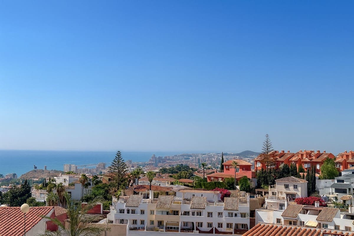 2 makuuhuone Huoneisto myytävänä paikassa Fuengirola - 425 000 € (Ref: 9518227)