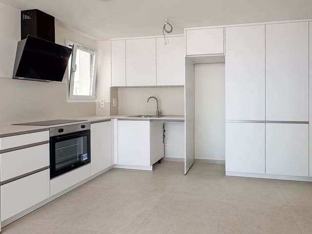 1 bedroom Apartment for sale in Castillo Sohail, Fuengirola - € 315,000 (Ref: 9518230)