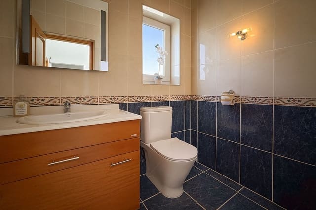 4 bedroom Villa for sale in Cerro del Aguila, Mijas with pool - € 995,000 (Ref: 9518231)