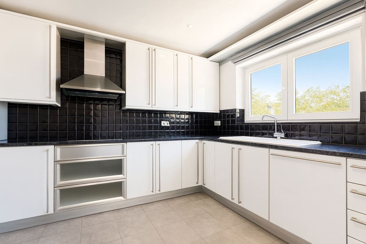 4 bedroom Villa for sale in Cerro del Aguila with pool - € 995,000 (Ref: 9518231)