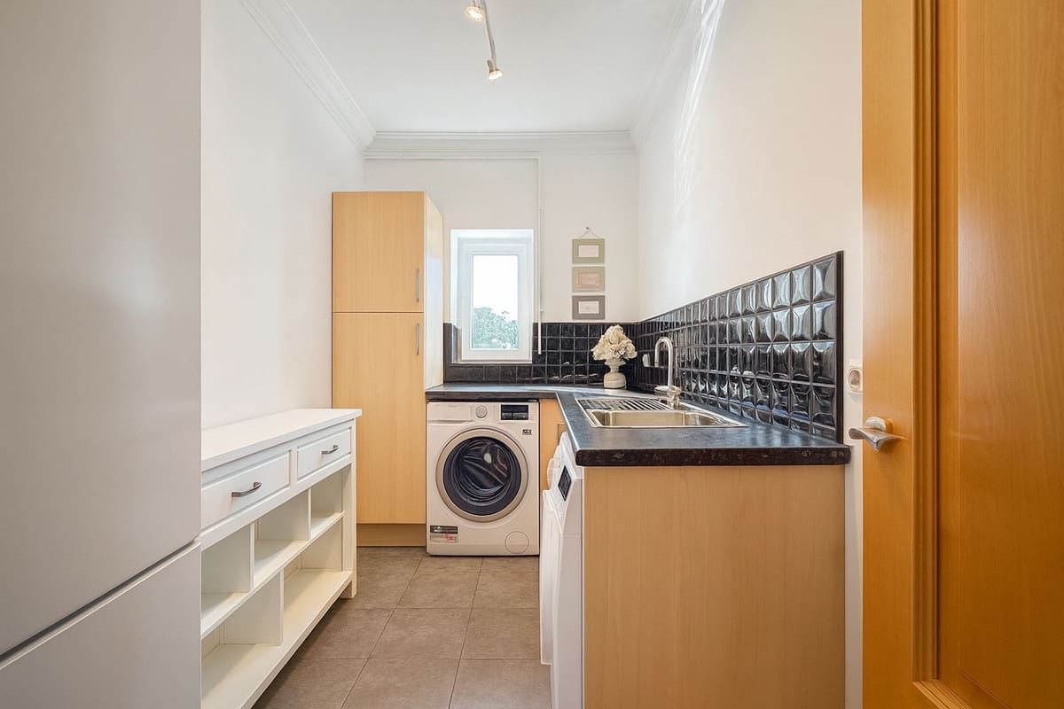 4 bedroom Villa for sale in Cerro del Aguila with pool - € 995,000 (Ref: 9518231)