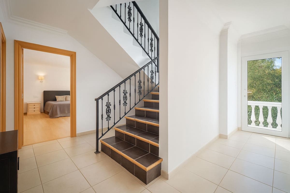 4 bedroom Villa for sale in Cerro del Aguila with pool - € 995,000 (Ref: 9518231)