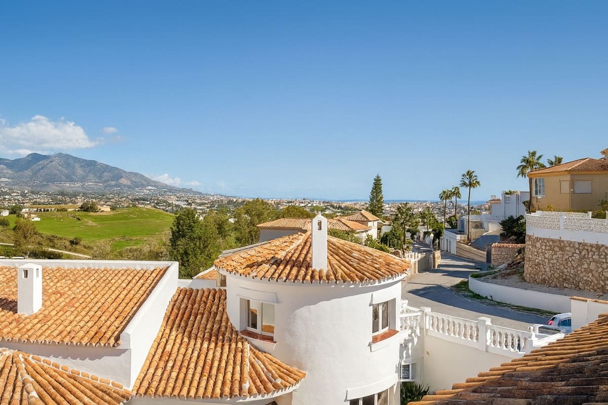 4 bedroom Villa for sale in Cerro del Aguila with pool - € 995,000 (Ref: 9518231)