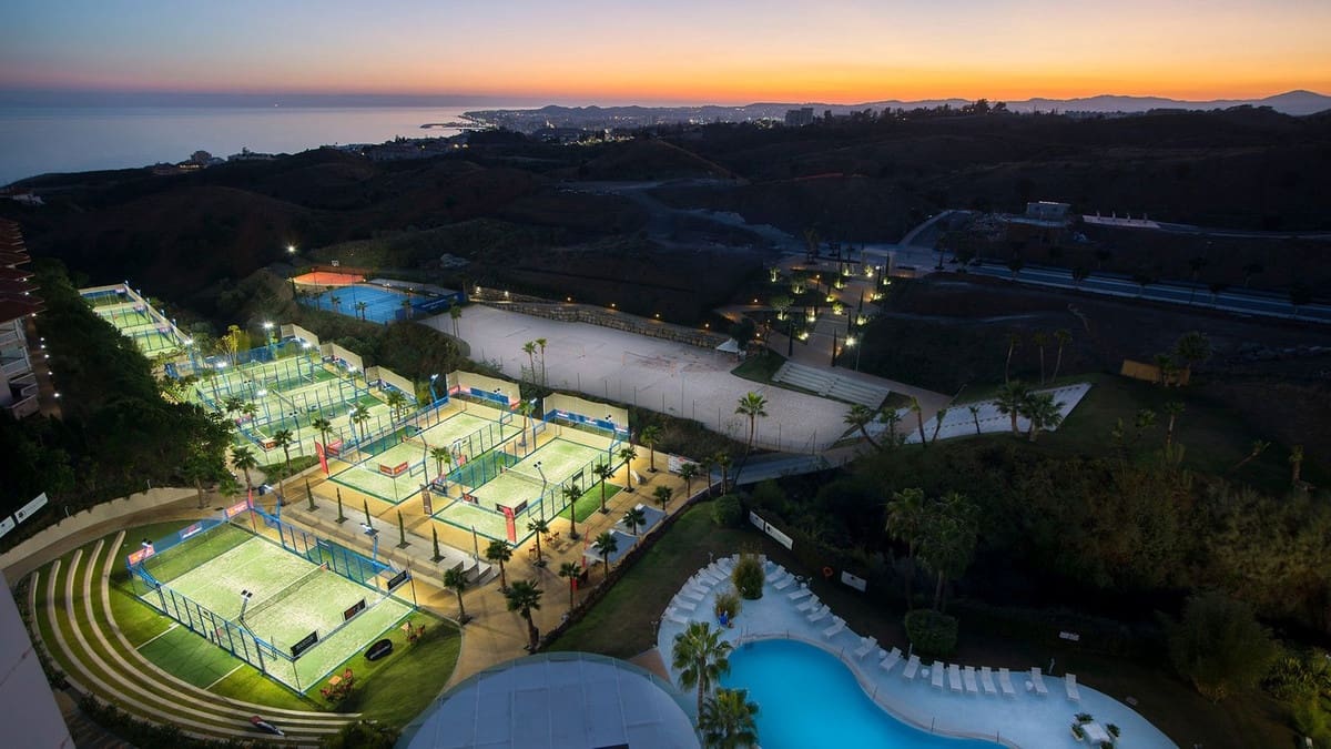 3 slaapkamer Appartement te koop in Fuengirola met garage - € 769.000 (Ref: 9518232)