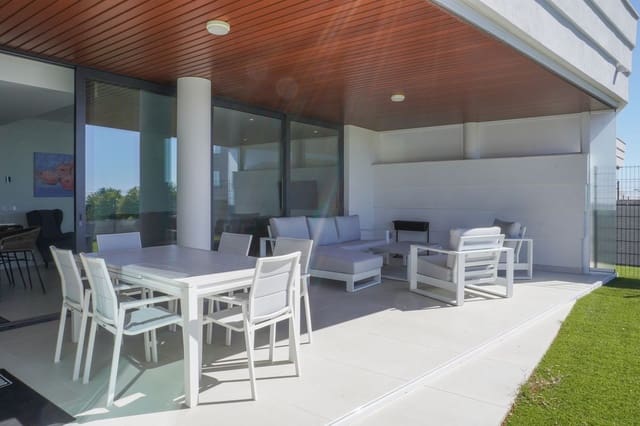 2 slaapkamer Appartement te koop in El Higuerón, Fuengirola met garage - € 575.000 (Ref: 9518235)