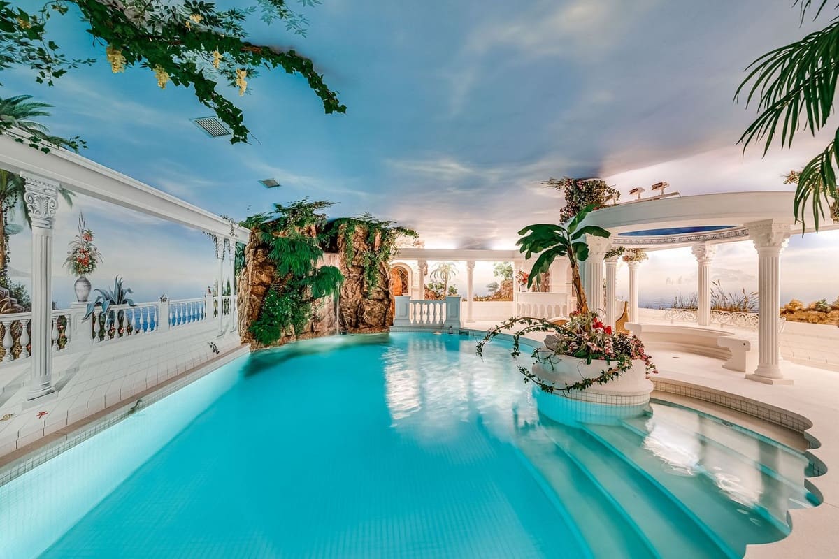 Chalet de 9 habitaciones en Cerro del Aguila en venta con piscina - 7.000.000 € (Ref: 9518236)