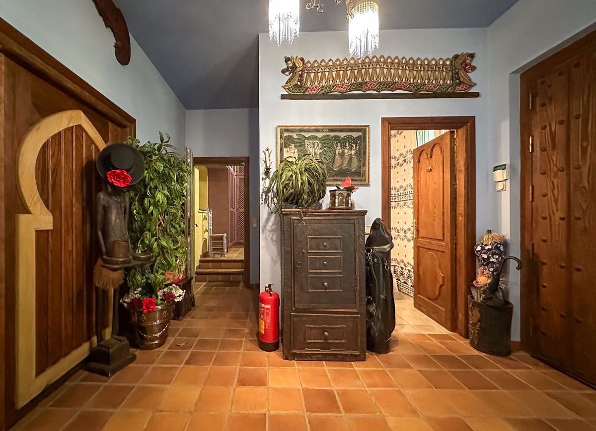 Chalet de 9 habitaciones en Cerro del Aguila en venta con piscina - 7.000.000 € (Ref: 9518236)