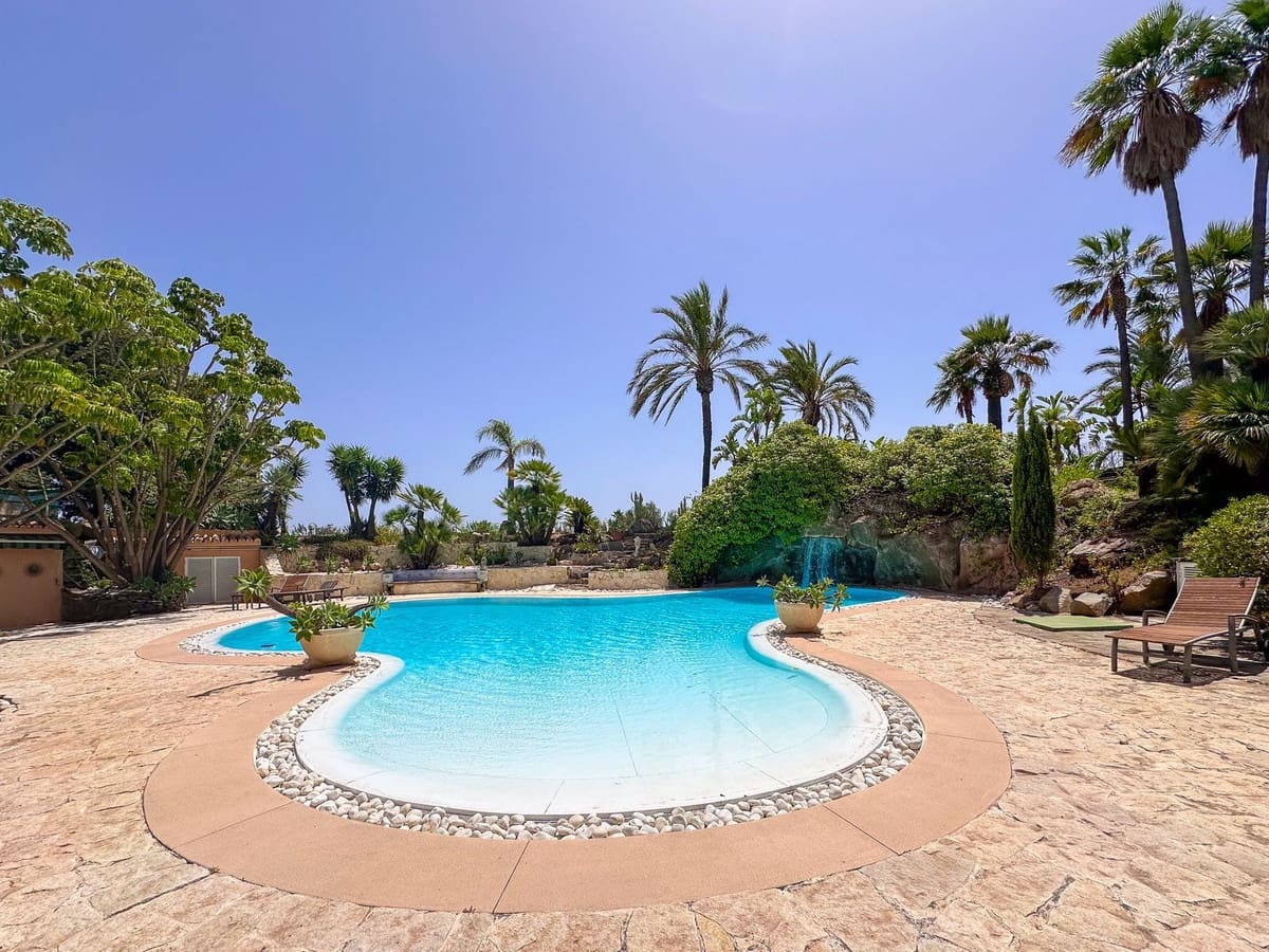 Chalet de 9 habitaciones en Cerro del Aguila en venta con piscina - 7.000.000 € (Ref: 9518236)