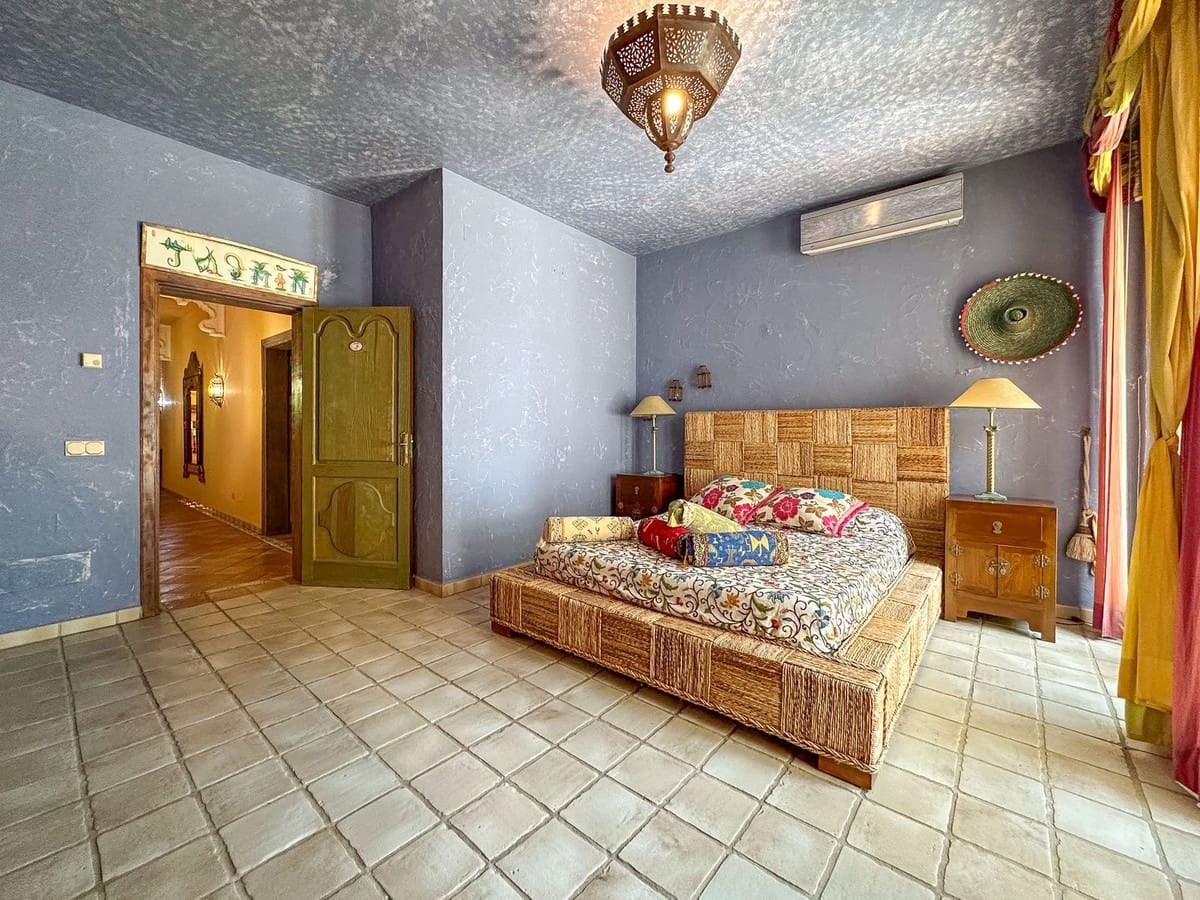 Chalet de 9 habitaciones en Cerro del Aguila en venta con piscina - 7.000.000 € (Ref: 9518236)