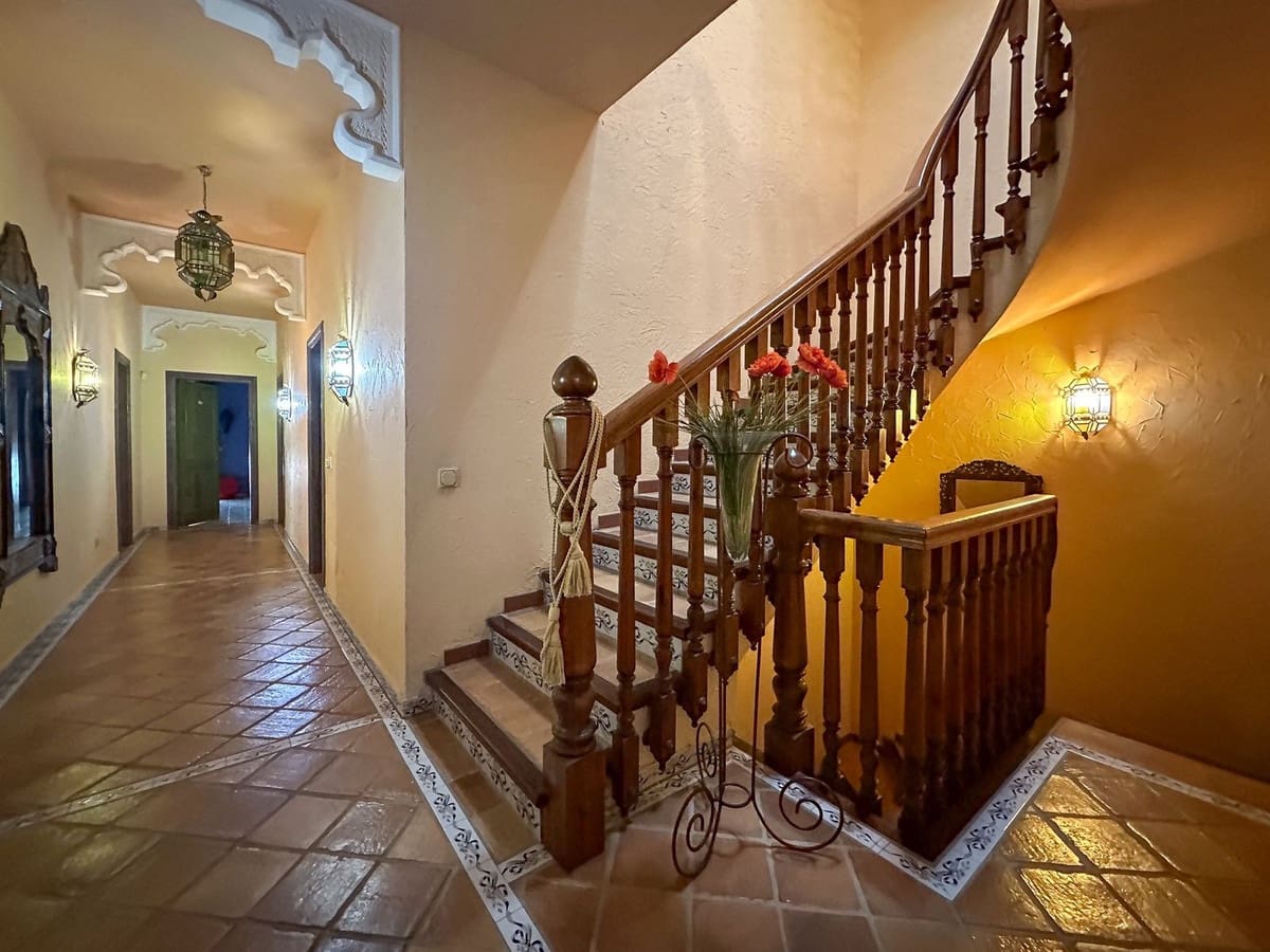 Chalet de 9 habitaciones en Cerro del Aguila en venta con piscina - 7.000.000 € (Ref: 9518236)