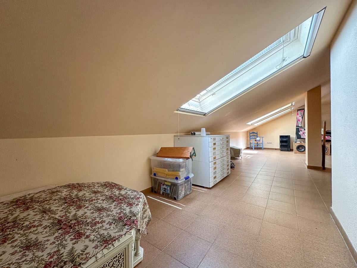 Chalet de 9 habitaciones en Cerro del Aguila en venta con piscina - 7.000.000 € (Ref: 9518236)