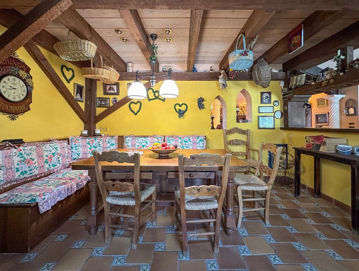 Chalet de 9 habitaciones en Cerro del Aguila en venta con piscina - 7.000.000 € (Ref: 9518236)