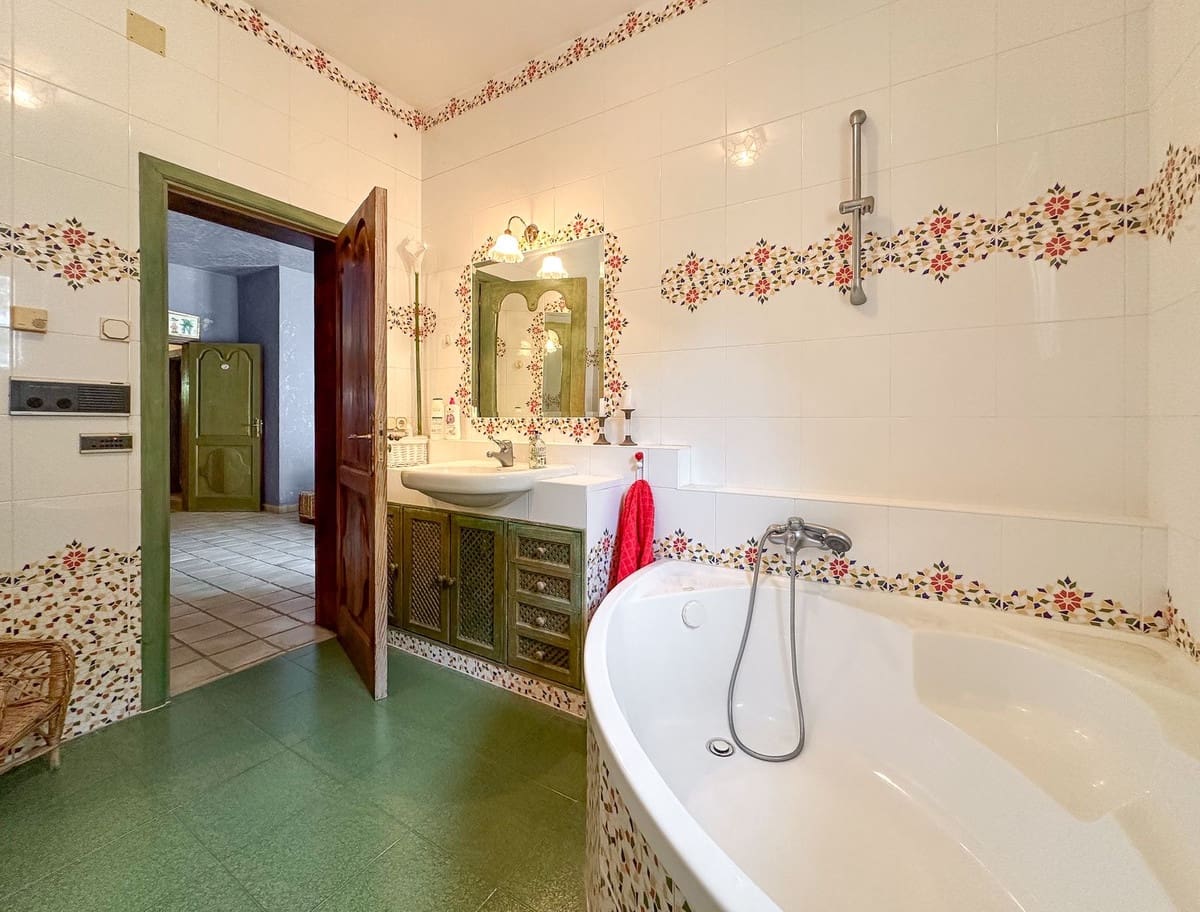 Chalet de 9 habitaciones en Cerro del Aguila en venta con piscina - 7.000.000 € (Ref: 9518236)