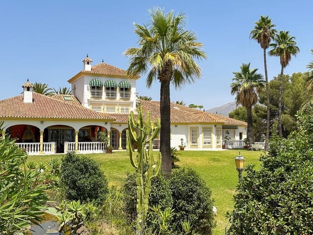 Chalet de 9 habitaciones en Cerro del Aguila, Mijas en venta con piscina - 7.000.000 € (Ref: 9518236)