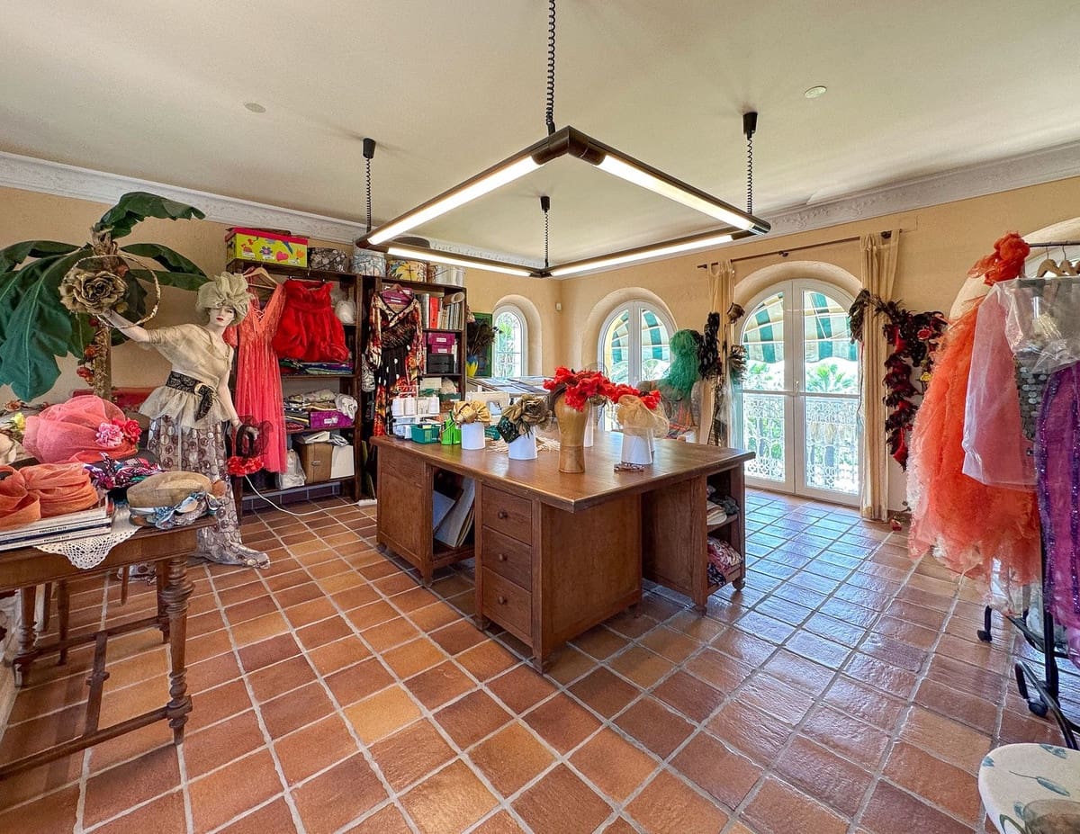 Chalet de 9 habitaciones en Cerro del Aguila en venta con piscina - 7.000.000 € (Ref: 9518236)