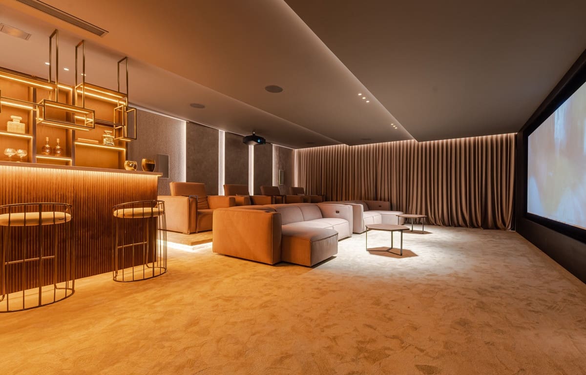 7 bedroom Villa for sale in Benahavis - € 8,350,000 (Ref: 9518244)