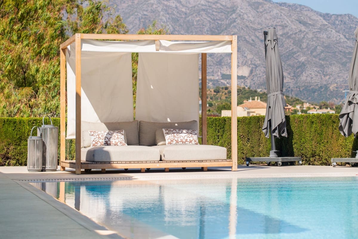 7 bedroom Villa for sale in Benahavis - € 8,350,000 (Ref: 9518244)