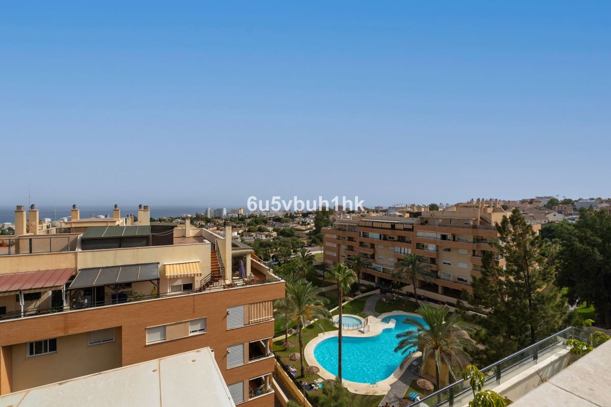 Ático de 4 habitaciones en Torremolinos en venta - 615.000 € (Ref: 9520521)