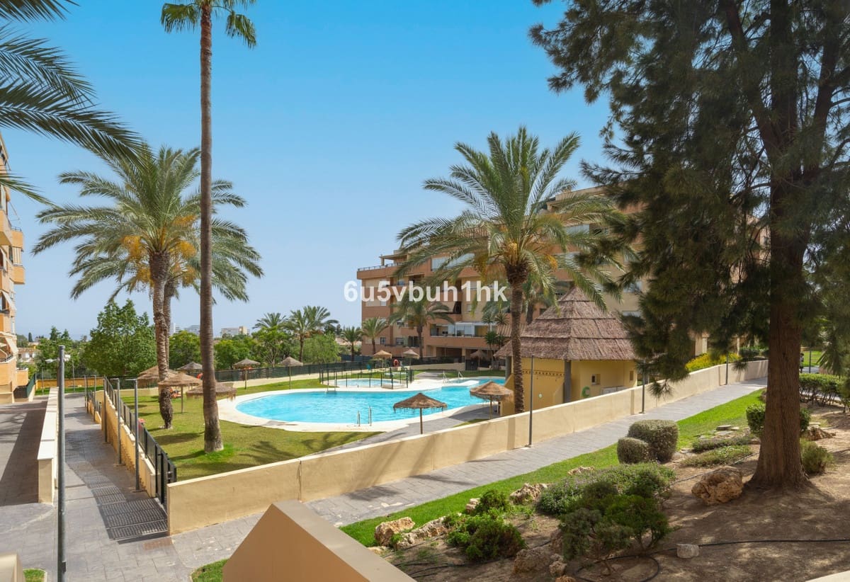 Ático de 4 habitaciones en Torremolinos en venta - 615.000 € (Ref: 9520521)