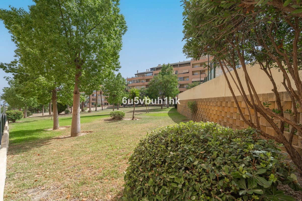 Ático de 4 habitaciones en Torremolinos en venta - 615.000 € (Ref: 9520521)