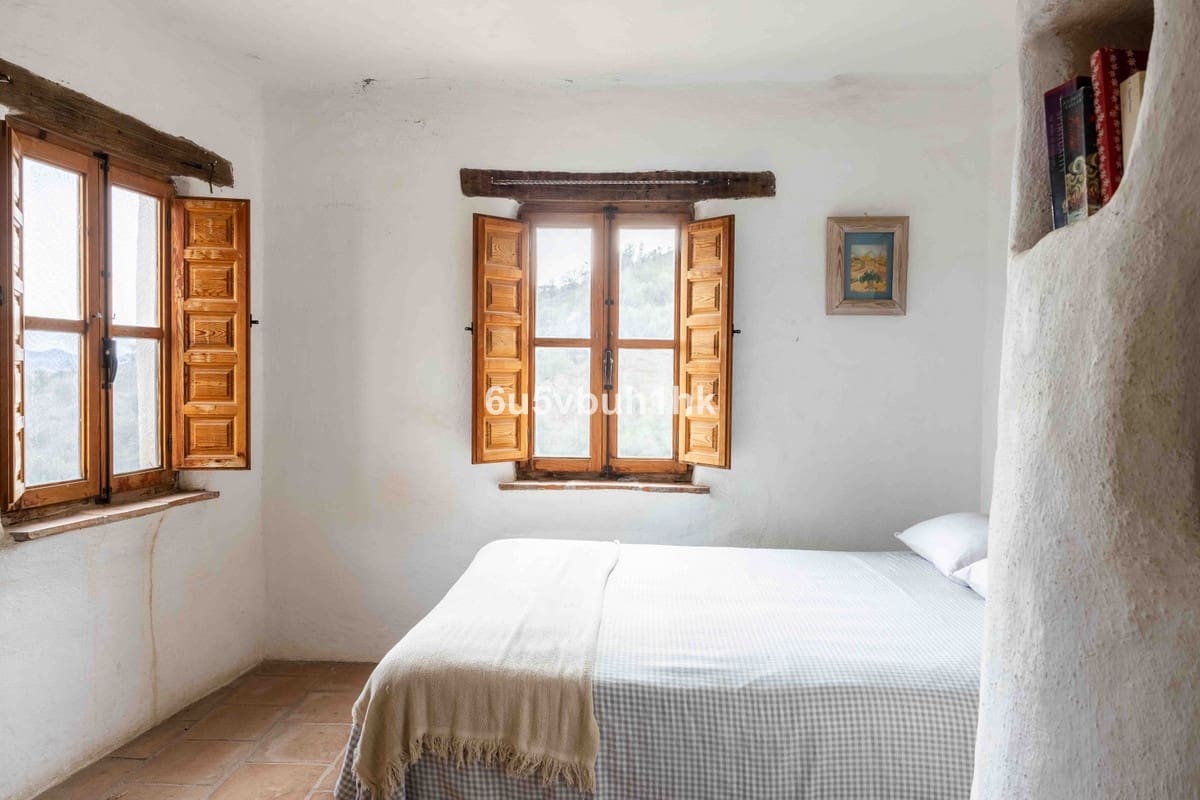 31 bedroom Townhouse for sale in Vinuela with pool - € 2,950,000 (Ref: 9520524)