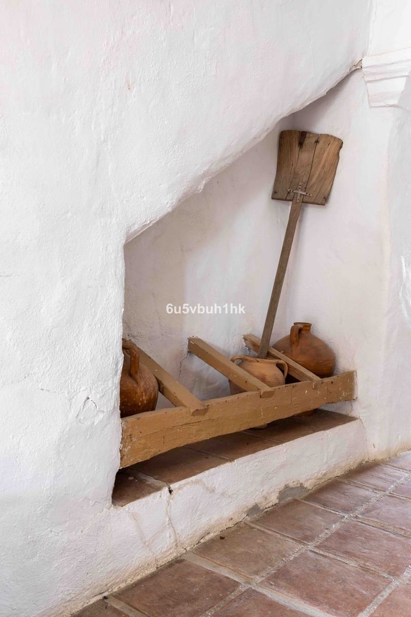 31 bedroom Townhouse for sale in Vinuela with pool - € 2,950,000 (Ref: 9520524)