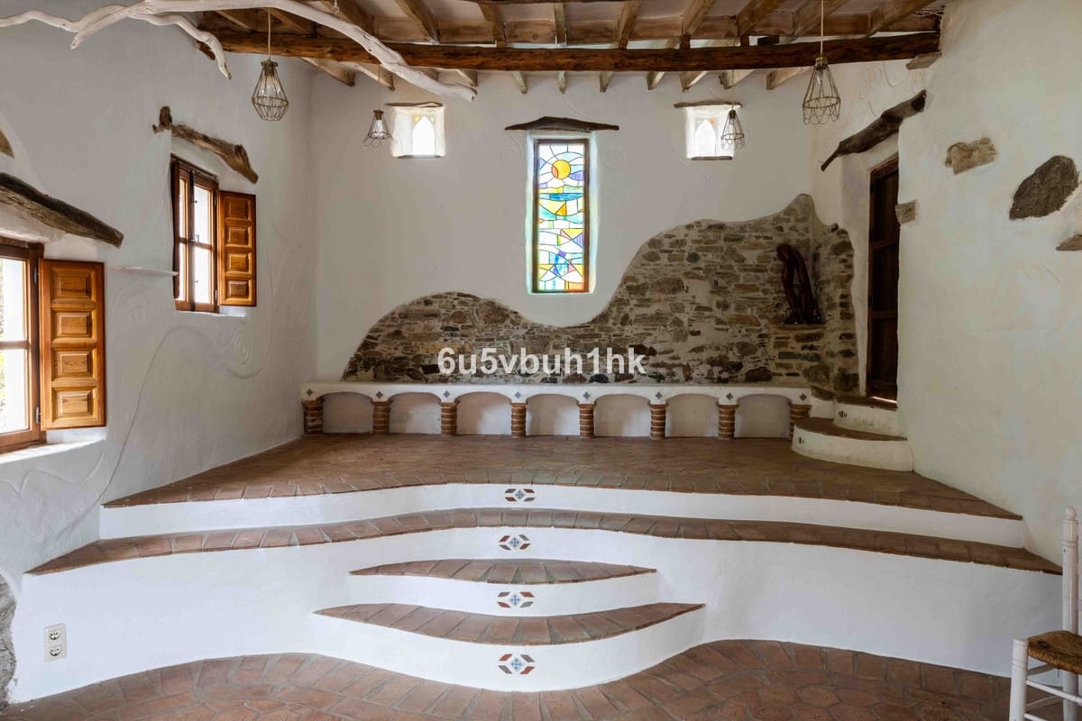 31 bedroom Townhouse for sale in Vinuela with pool - € 2,950,000 (Ref: 9520524)