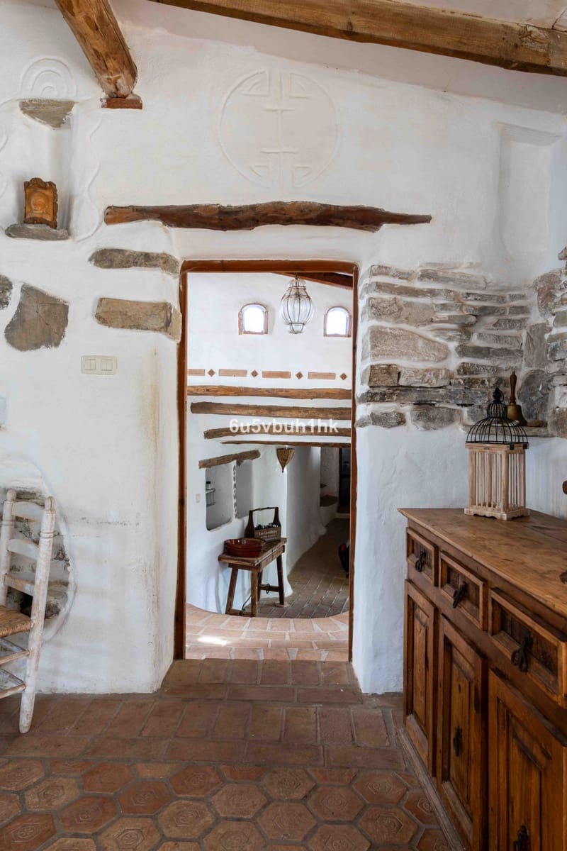 31 bedroom Townhouse for sale in Vinuela with pool - € 2,950,000 (Ref: 9520524)