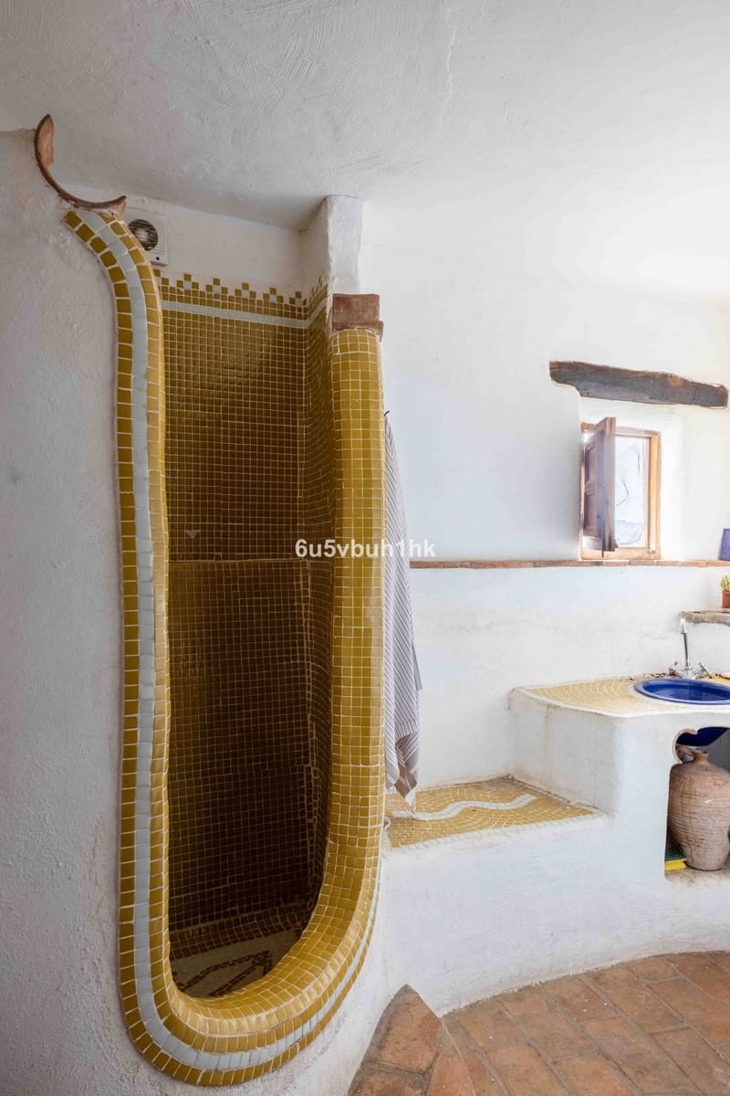 31 bedroom Townhouse for sale in Vinuela with pool - € 2,950,000 (Ref: 9520524)