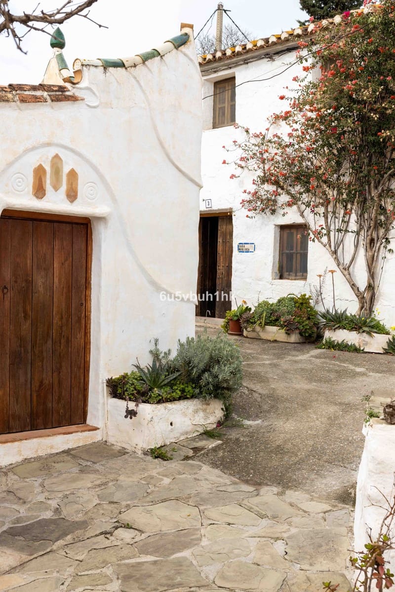 31 bedroom Townhouse for sale in Vinuela with pool - € 2,950,000 (Ref: 9520524)