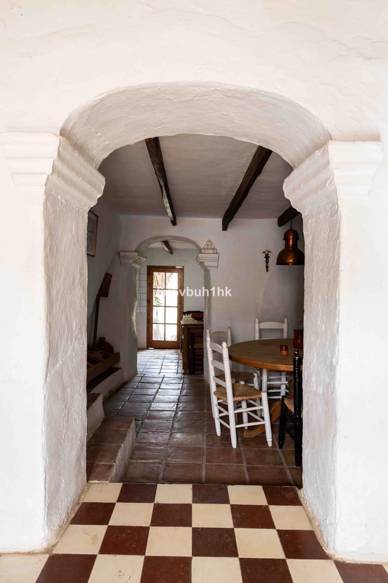 31 bedroom Townhouse for sale in Vinuela with pool - € 2,950,000 (Ref: 9520524)