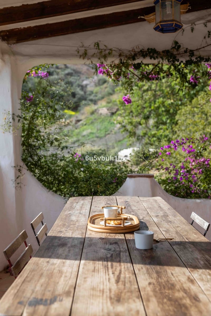 31 bedroom Townhouse for sale in Vinuela with pool - € 2,950,000 (Ref: 9520524)