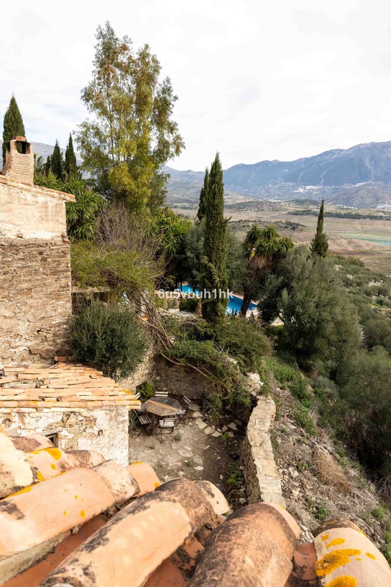 31 bedroom Townhouse for sale in Vinuela with pool - € 2,950,000 (Ref: 9520524)