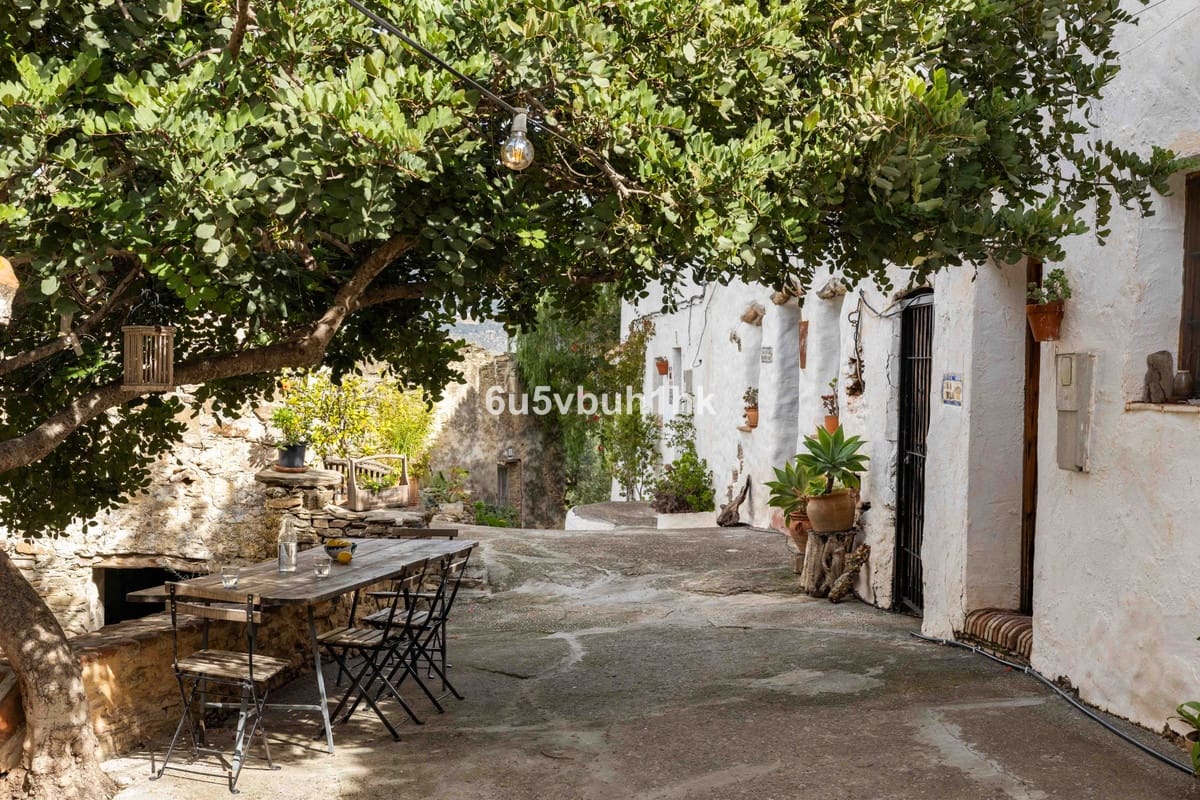 31 bedroom Townhouse for sale in Vinuela with pool - € 2,950,000 (Ref: 9520524)