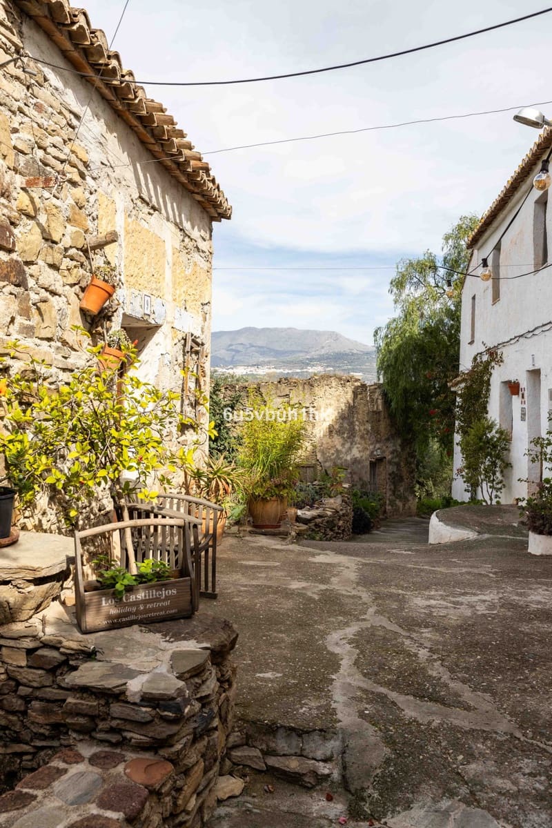 31 bedroom Townhouse for sale in Vinuela with pool - € 2,950,000 (Ref: 9520524)