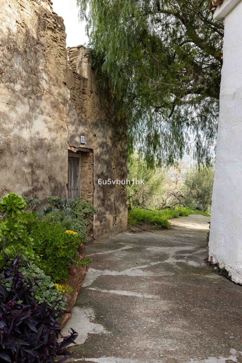 31 bedroom Townhouse for sale in Vinuela with pool - € 2,950,000 (Ref: 9520524)